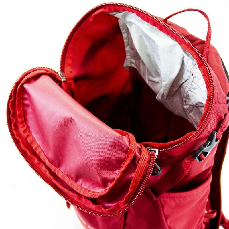 Sac &agrave; dos Skarab Osprey - ouverture capuchon zipp&eacute;e